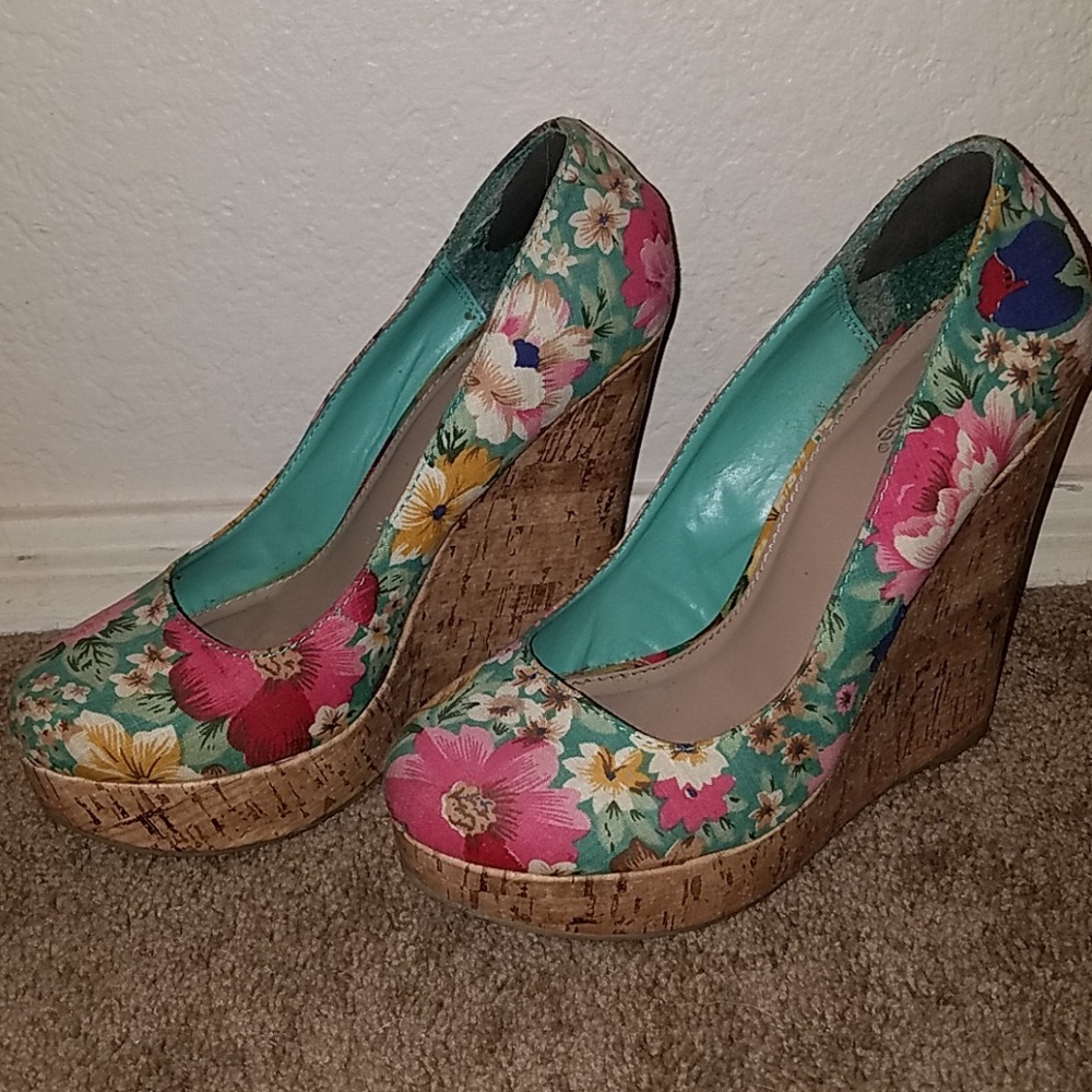 Charlotte Russe floral wedge sz. 7